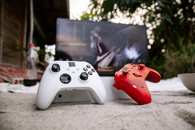 Xbox Game Pass Logo und eine Auswahl an Spielen