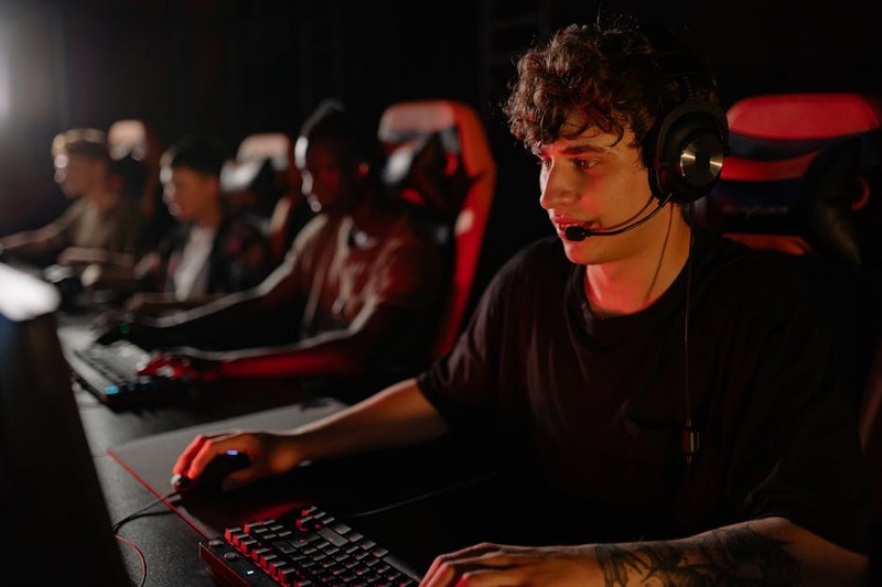 Online Gaming Community Interaction 2026