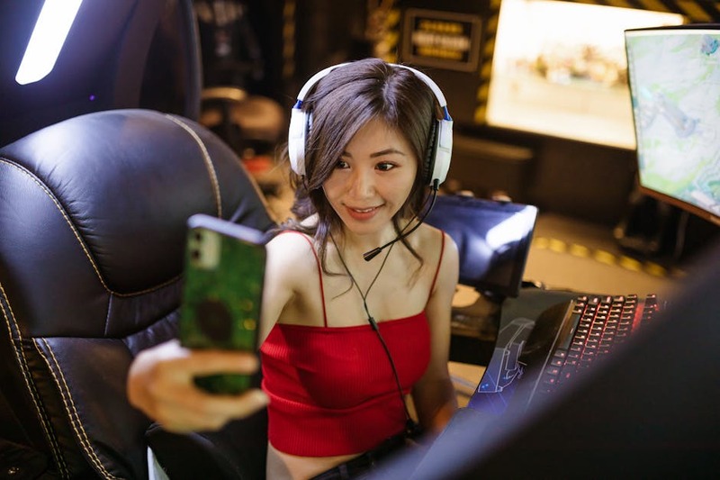 Game Streamer interacting with chat 2026